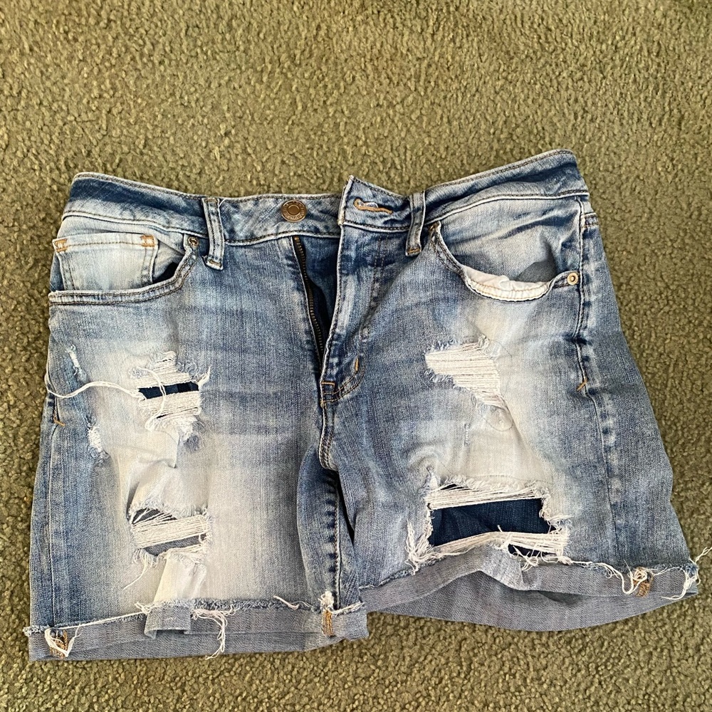 Maurice’s mid rise denim shorts